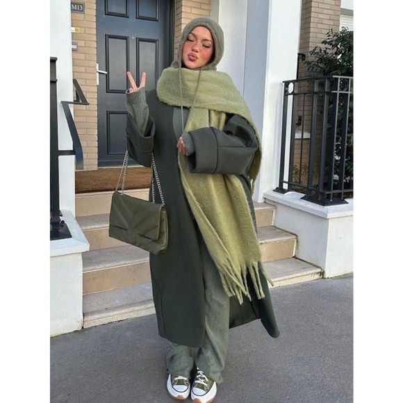 Green Wide Shawl Scarf With Tassels Fuzzy Knit - Picture 7 of 14